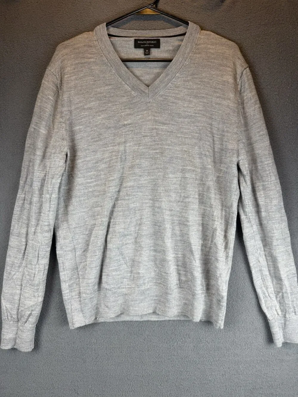 Banana Republic Mens Grey V-Neck Sweater 100% Merino Wool Made In China Size M